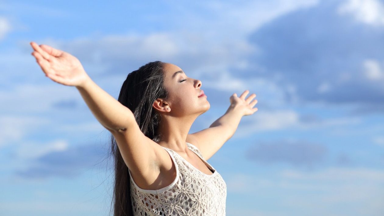Breathing slowly can reprogram the brain and change the decisions we make