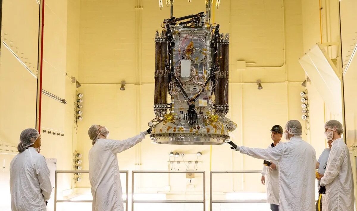 There is a way to save Hubble from its inevitable crash to Earth. But there's a problem