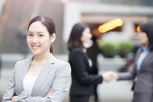 The new fashion for Chinese women is… wearing men's clothes