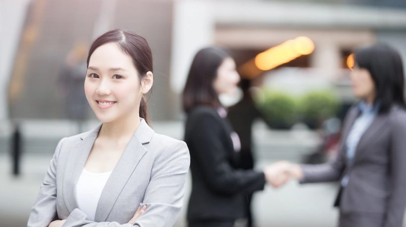 The new fashion for Chinese women is… wearing men's clothes