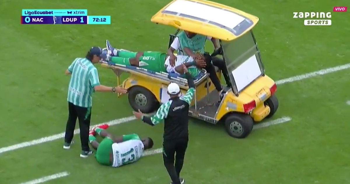 Stretcher cart causes unusual moment and hits player during game in Ecuador