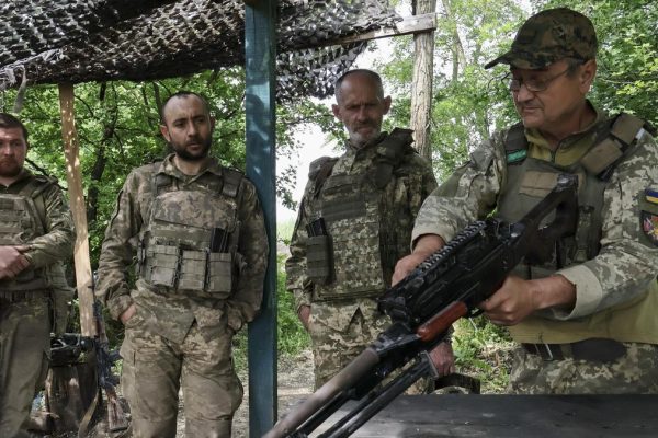Ukraine launches a major military reform: notable increase in salaries, limited-term contracts and recruitment of foreigners