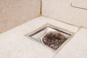 Is the shower drain clogged? There is a simple and quick trick that is surprising a lot of people