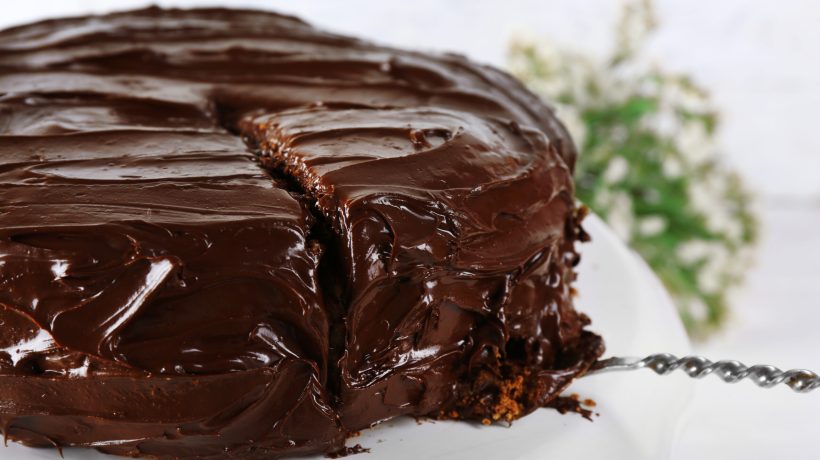This creamy chocolate cake has three ingredients and is viral in Brazil: learn how to make it at home