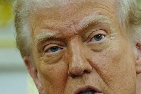 Trump advances more bombings on Iran after recent clashes: "We will attack with great force"