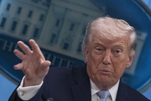 The US announces a peace agreement with Iran to reopen Hormuz, but Tehran has not yet confirmed a meeting or signature