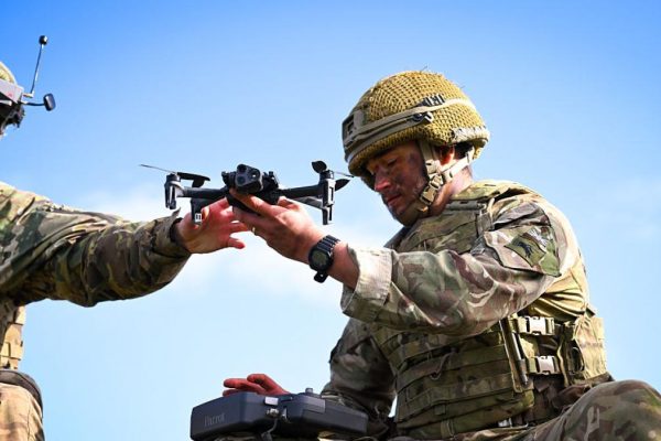 Shoot down 80 drones without firing a single missile: this is the radio frequency weapon that the United Kingdom has tested against drone swarms