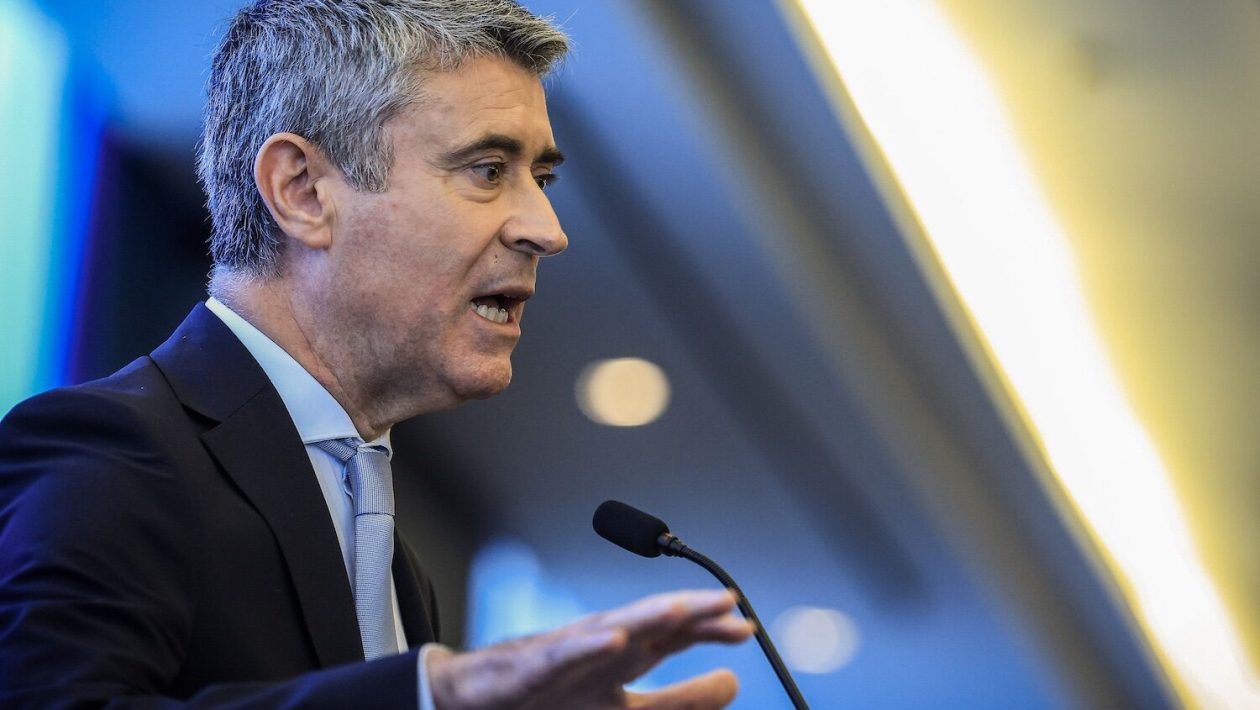 PS retreats but maintains lead, AD and Arrives in technical draw