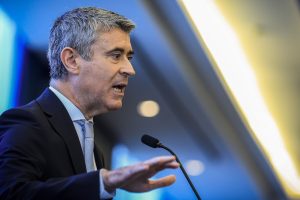 PS retreats but maintains lead, AD and Arrives in technical draw