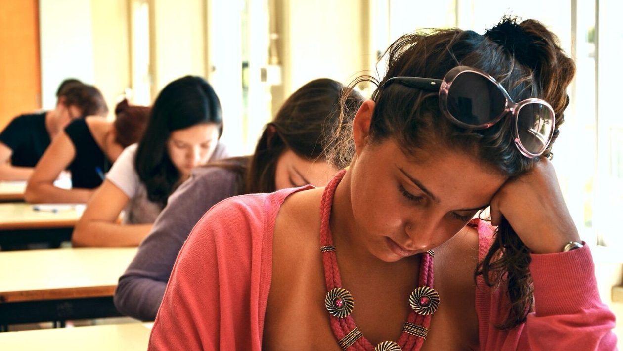 Chaos in exams. Teacher who has already died called to classify evidence