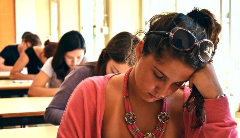 Chaos in exams. Teacher who has already died called to classify evidence