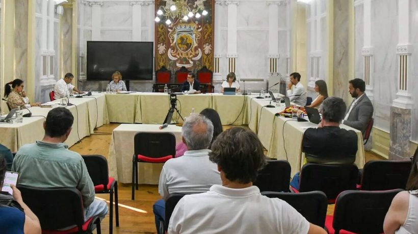 The stolen flag and the deputy who doesn't stand up; the case has “more serious contours” in Évora