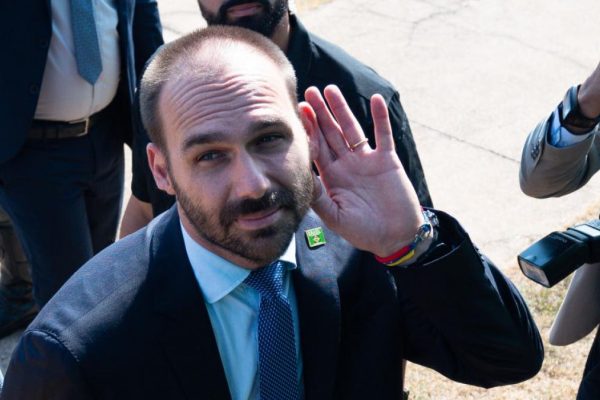 The Supreme Court of Brazil sentences Bolsonaro's son to four years for pressuring judges with the help of Trump
