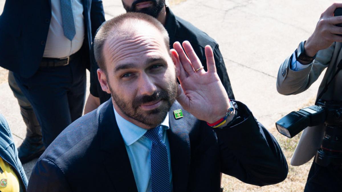 The Supreme Court of Brazil sentences Bolsonaro's son to four years for pressuring judges with the help of Trump
