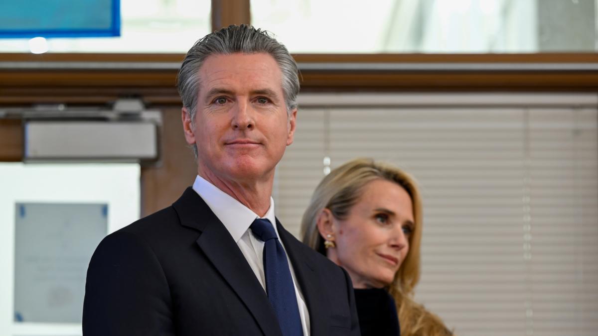 Newsom, Trumpism's biggest Democratic rival, denounces that the White House is investigating him and his wife
