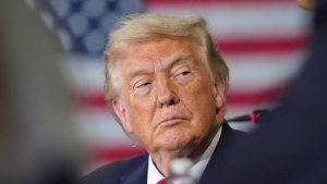 Trump says Iran has taken "too long" to negotiate and "they will have to pay": it threatens civilian infrastructure