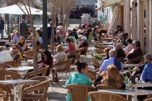 Goodbye terraces? Spaniards fine up to R$50,000 for anyone who does this during a heat wave