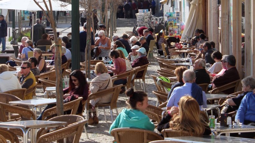 Goodbye terraces? Spaniards fine up to R$50,000 for anyone who does this during a heat wave