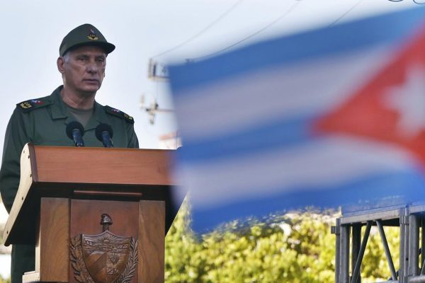 Díaz-Canel's economic reform for Cuba receives the blessing of the leadership of the Communist Party and former president Raúl Castro