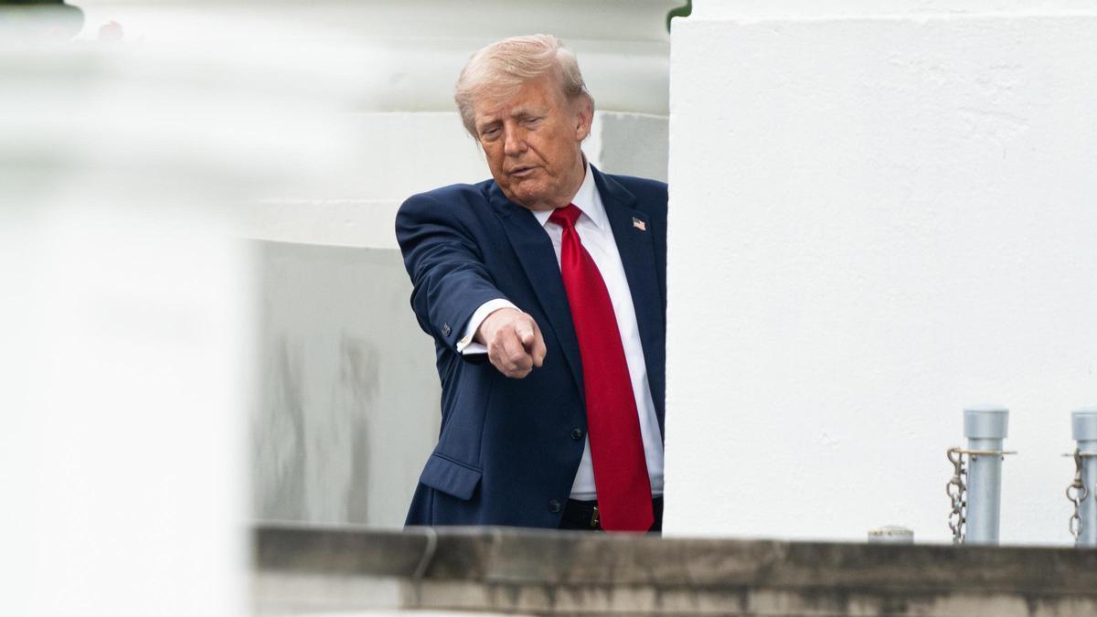 Trump signs an order to prevent undocumented immigrants from opening a bank account in the US