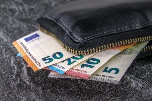 How to “decouple” the minimum wage from the average wage? Economists explain