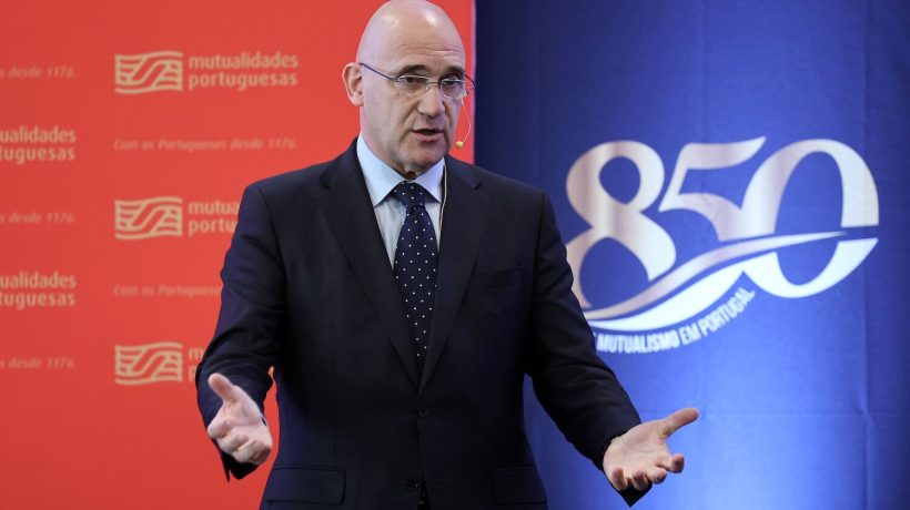 The educated Pedro Duarte emerges as a critic of Passos Coelho, the “prophet of doom”
