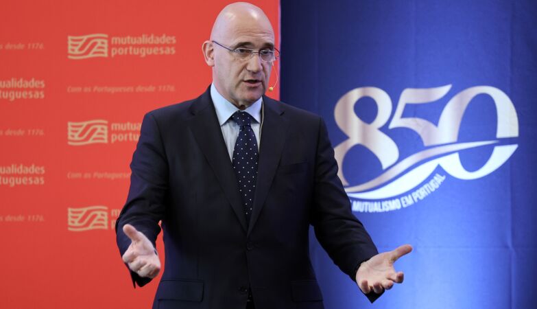 The educated Pedro Duarte emerges as a critic of Passos Coelho, the “prophet of doom”