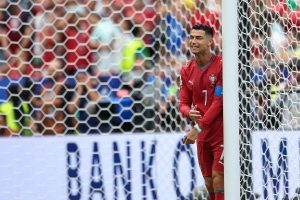 “10 men and a statue”? So, Portugal, what happened?