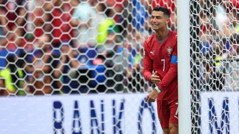“10 men and a statue”? So, Portugal, what happened?