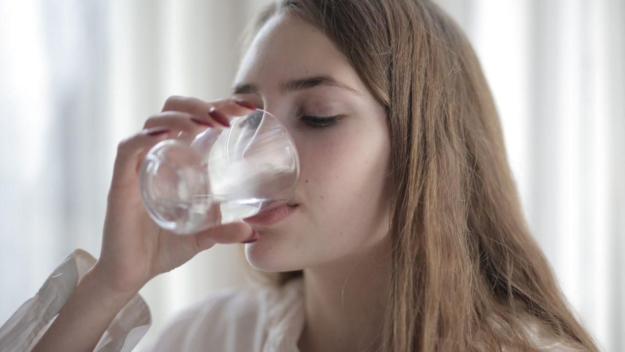 Hot weather and hydration This simple home-made drink will save you on hot days. Works better than cold water