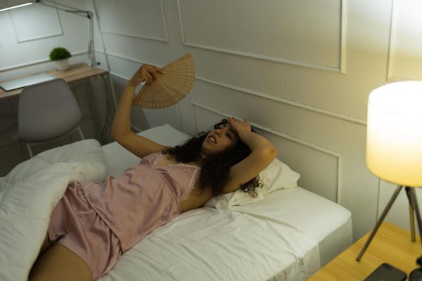 High temperatures prevent you from sleeping. Do this with your bedding before going to bed. On a hot night you will feel relief and sleep peacefully throughout it. How to deal with the heat?