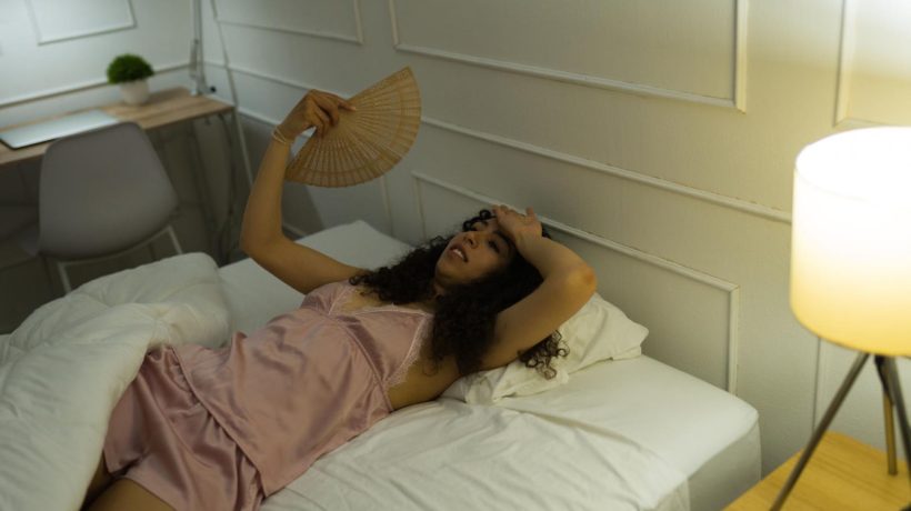 High temperatures prevent you from sleeping. Do this with your bedding before going to bed. On a hot night you will feel relief and sleep peacefully throughout it. How to deal with the heat?