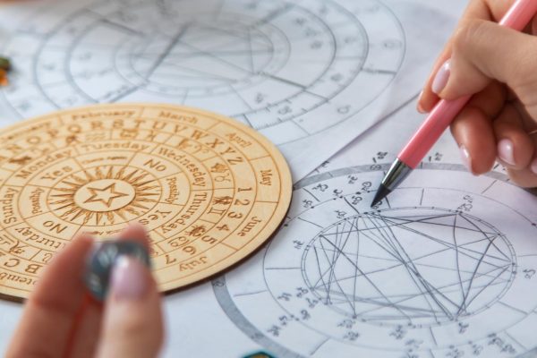 Astrological arrangements of planets Astrologers recognized June 9 as the happiest day of the year. The 4 zodiac signs will benefit most from this energy. Jupiter-Venus conjunction 2026