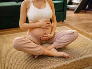 parenting How to respond to touching the belly during pregnancy? Find out how to set boundaries assertively without feeling guilty