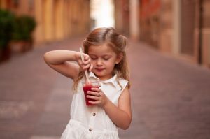 Children's delicacies The colorful drink is conquering holiday resorts. Children love it and enjoy drinking it. Dietitian warns against slushy. "Toxic. Children end up in hospital after this."