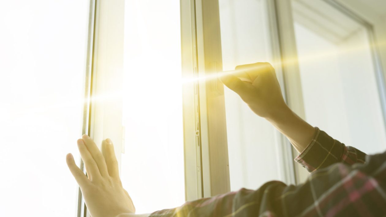 The heat is coming. Do it with your windows today. During hot weather, it will cool down an apartment without air conditioning. Cheap way to cool the mixing