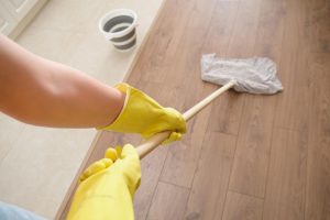 Home and cleaning Pour 3 tablespoons of these liquids into a bucket and rub them into the panels. The floor will shine without streaks even in full sun. My mother-in-law won't notice a single stain