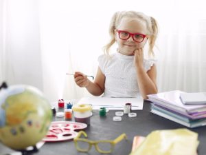 Parenting Does your child do the entire school project on their own? We suggest how to teach them assertiveness and teamwork