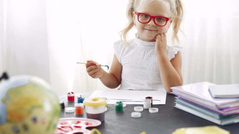 Parenting Does your child do the entire school project on their own? We suggest how to teach them assertiveness and teamwork