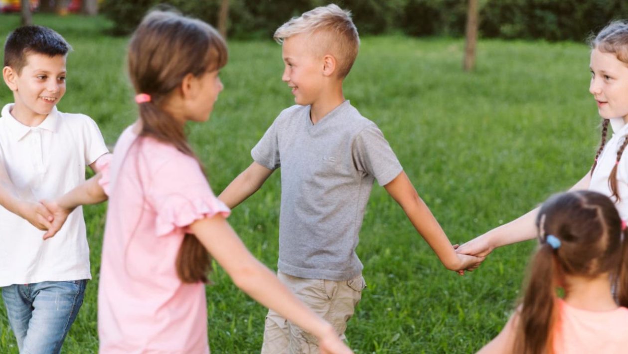 Creative games Fun for children of all ages. Check out simple ways to spend family time without arguments