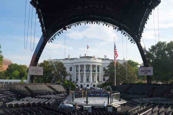 Trump celebrates his 80th birthday with 'The Claw': a huge ring built in the White House that measures 30 meters high