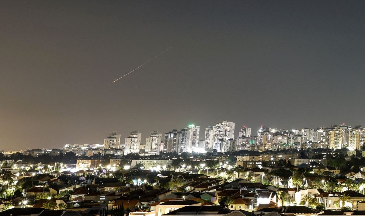 Crucial hours in the Middle East: With the hand on the trigger Iran, Israel - Trump's role