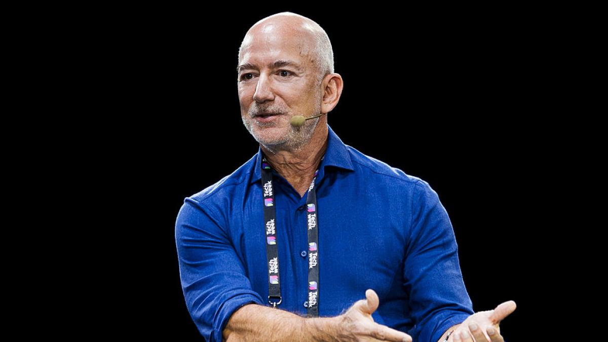 Jeff Bezos (Amazon) compares AI to a knife: "You don't want to accidentally ban it because it can be misused"