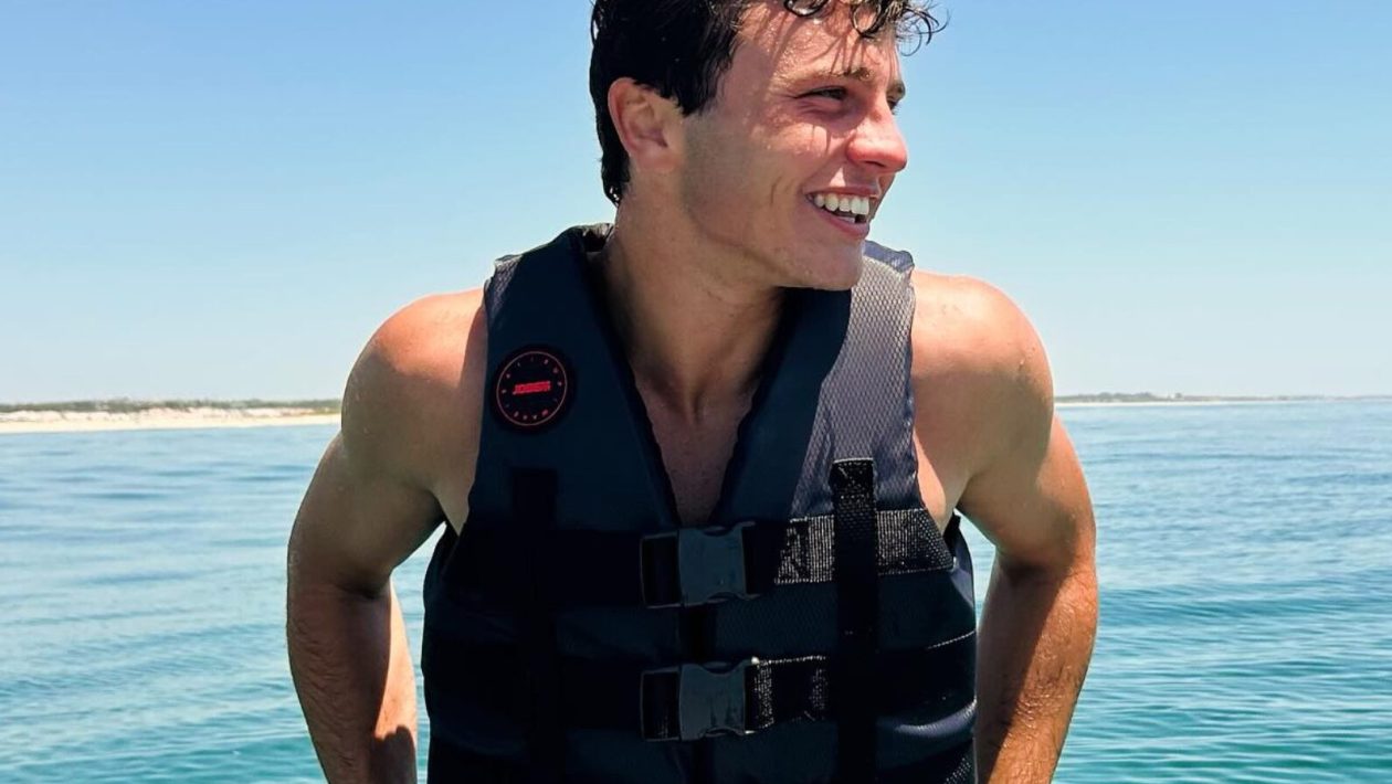 João Neves.