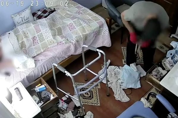 Thief filmed robbing 96-year-old woman in bed in Matosinhos