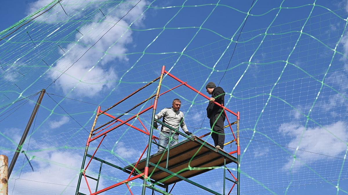 822 kilometers of anti-drone nets: Ukraine covers its front roads with recycled fishing nets to stop the most lethal weapon of war