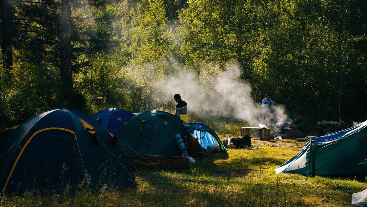 Pessoas acampadas. Foto DR
