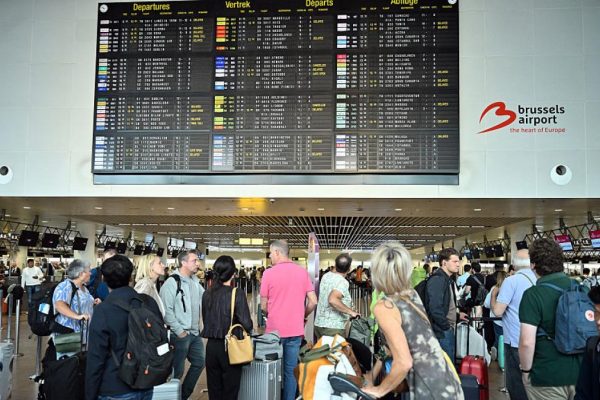 Flight delays, separated children and the carry-on suitcase mess: Europe approves (finally) its protection for passengers