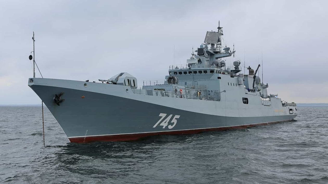 Thriller in the English Channel: Russian frigate fired warning shots at a yacht