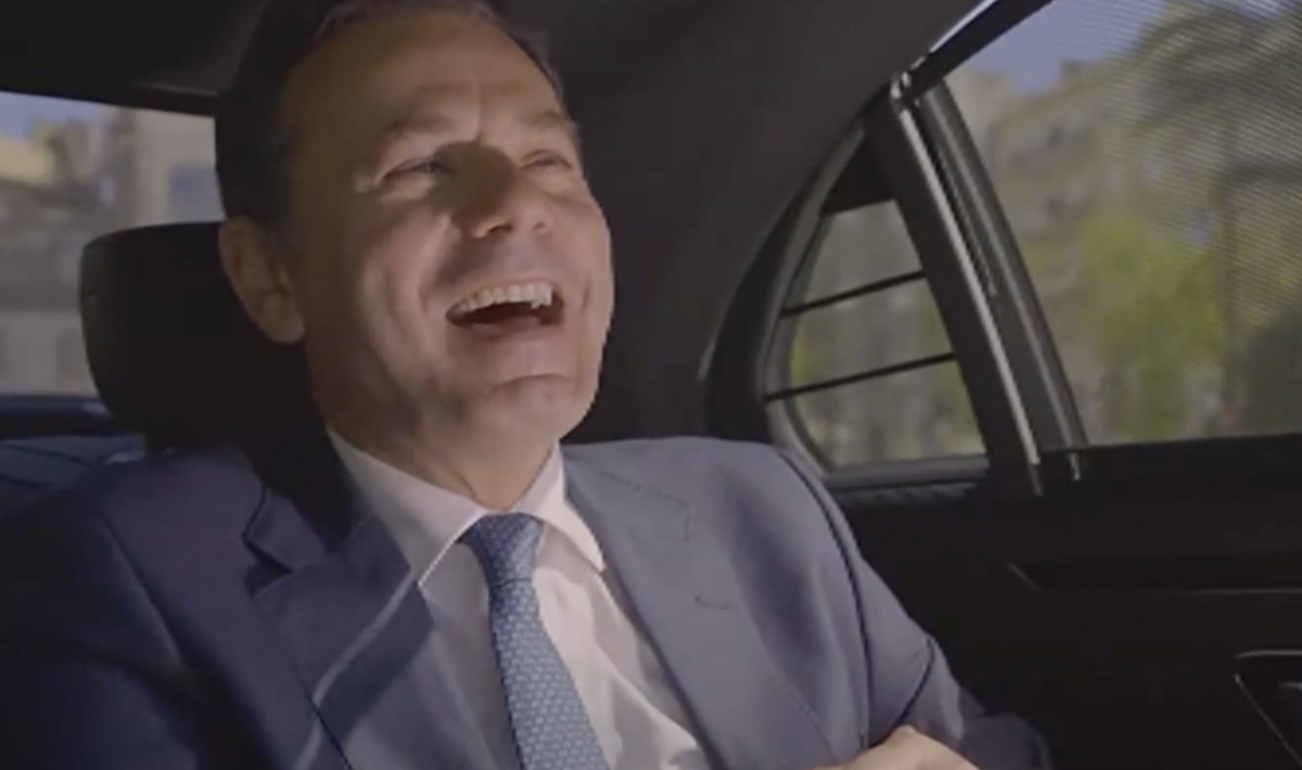 Luís Montenegro no carro. Crédito: Vídeo Governo Portugal
